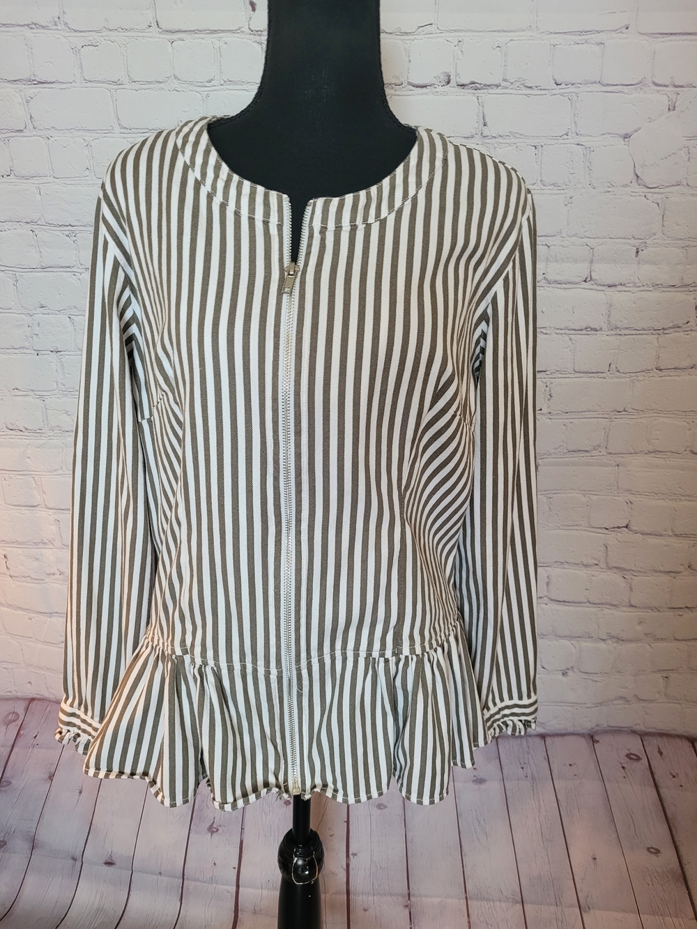 D&C Co Size Medium Army Green and White Striped Zip Front Shirt Peplum